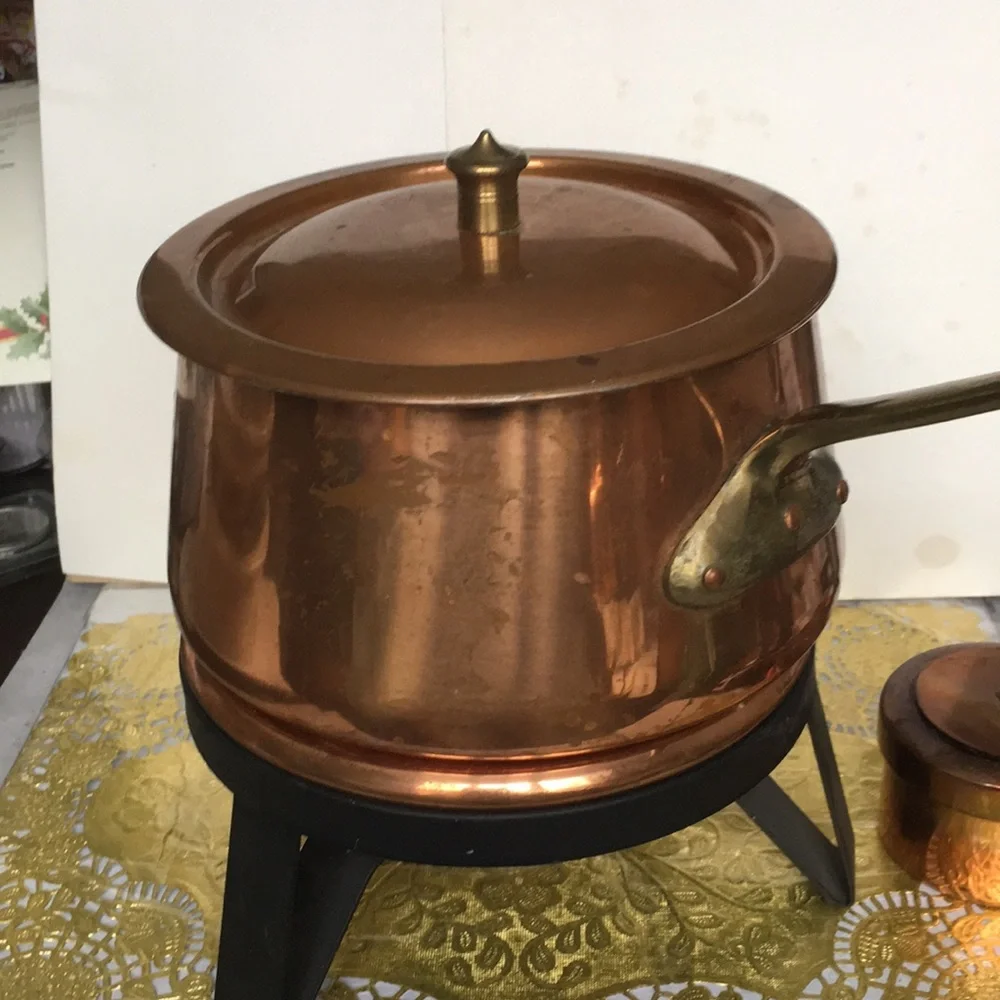 Vintage copper and brass cookware/ serving pieces, multi-use - Picture 5 of 8